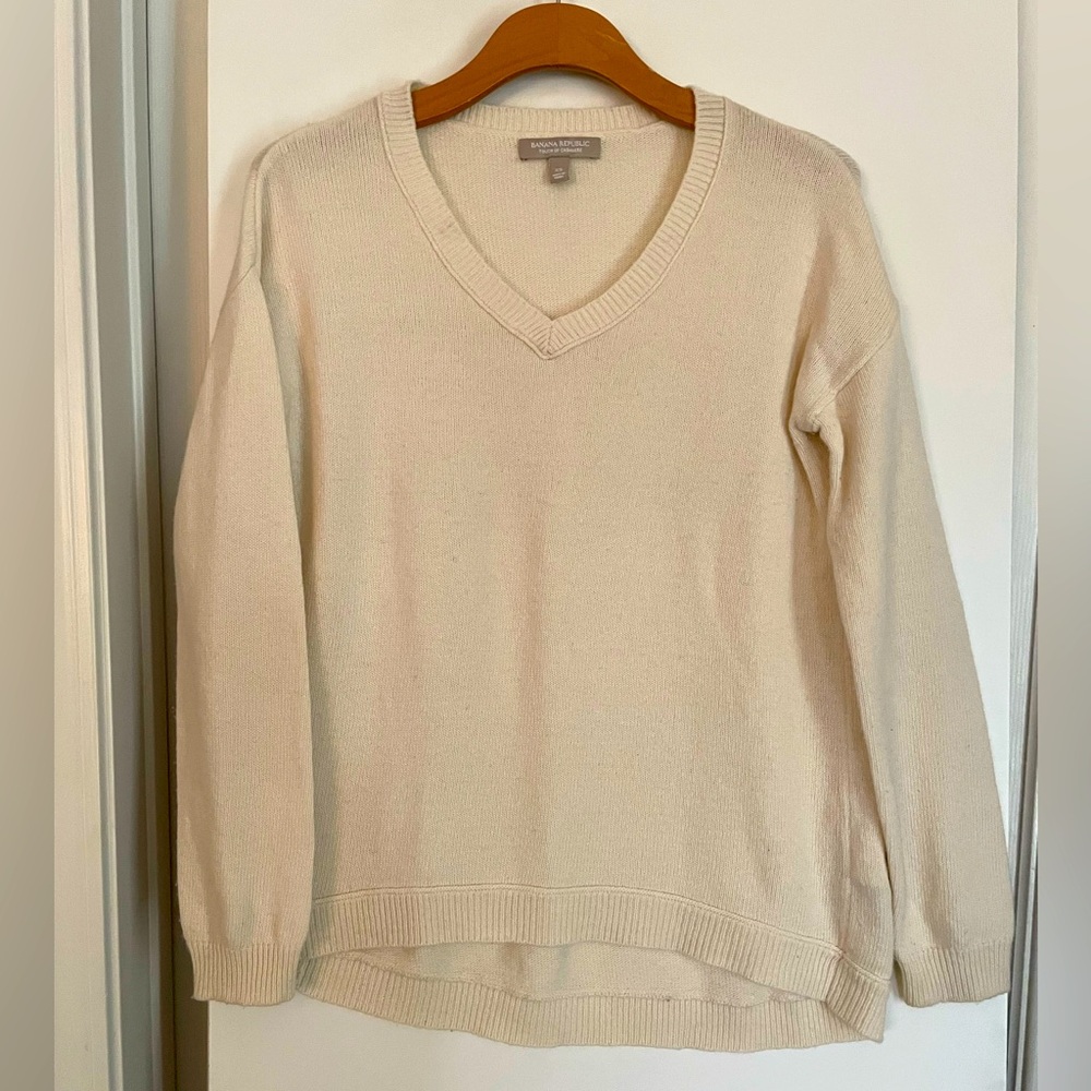 Banana Republic Merino Wool Cashmere Long Sleeve V Neck Sweater Ivory